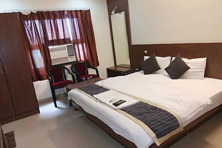 Room 14 of 37