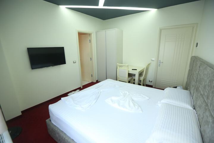 Room 12 of 18