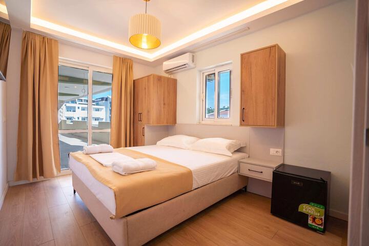 Room 4 of 32
