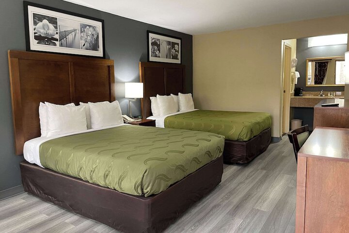 2 Queen Beds (12 of 12)