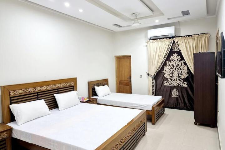 Room 13 of 20