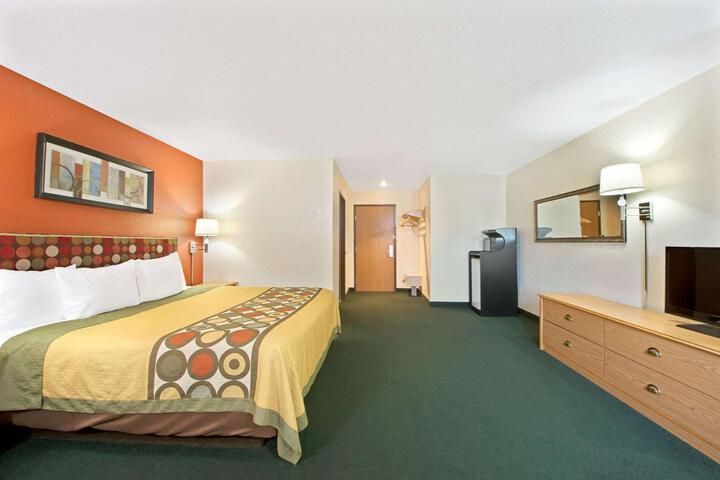 1 King Bed (8 of 9)