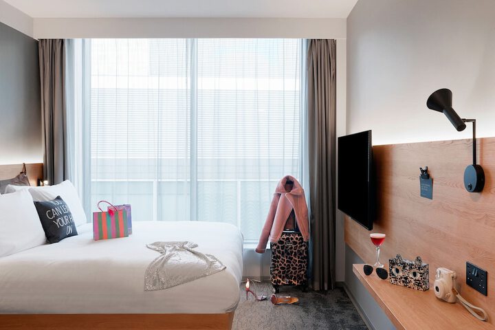 Room 17 of 40