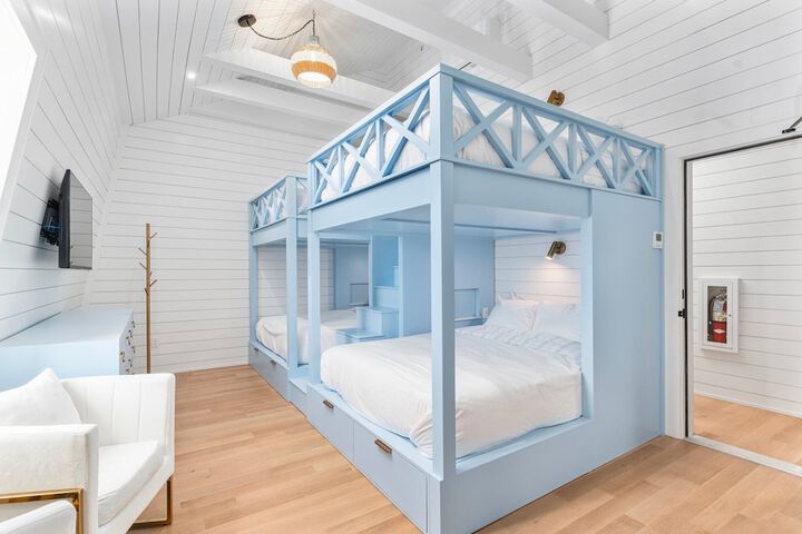 Room 6 of 20