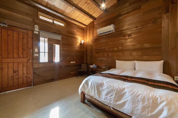 Room 4 of 65