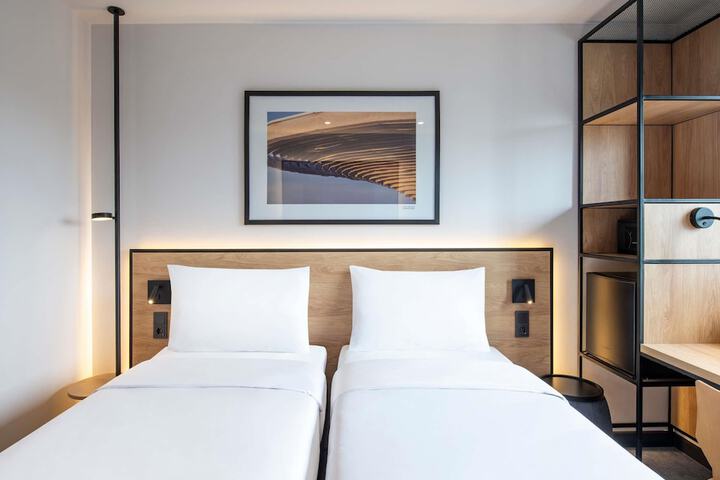 Room 3 of 53