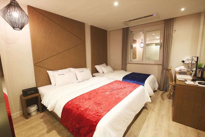 Room 12 of 22