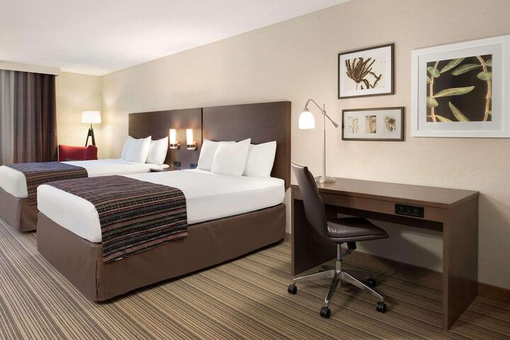 2 Queen Beds (4 of 4)