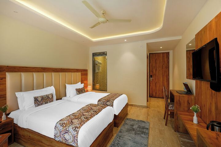 Room 4 of 25