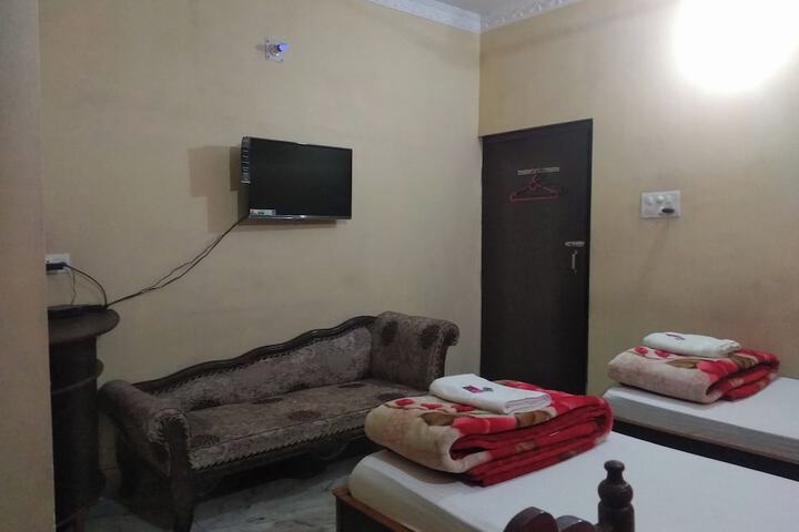 Room 6 of 15