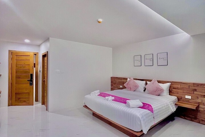 Room 8 of 27