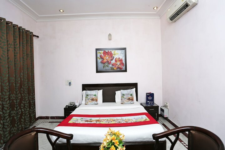 Room 13 of 21