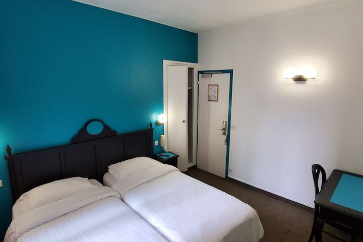 Room 43 of 99