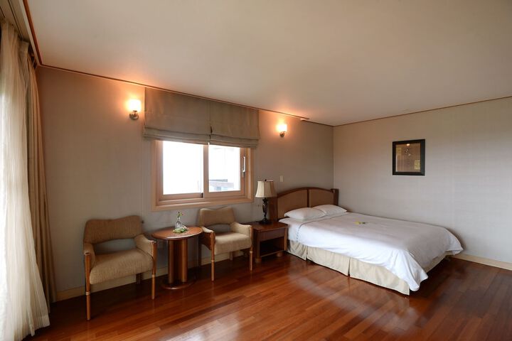 Room 15 of 49