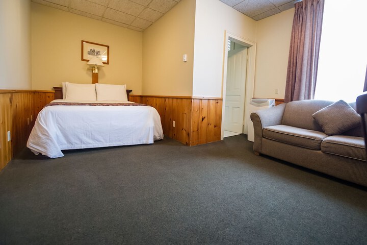 Room 18 of 33