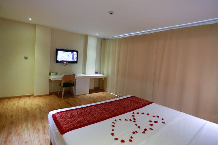 Room 7 of 34