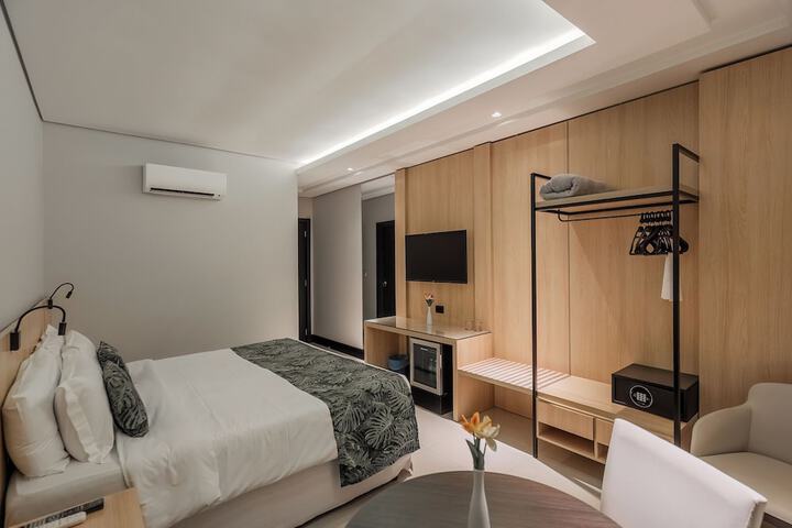 Room 25 of 103