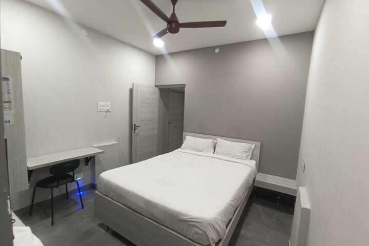 Room 8 of 10