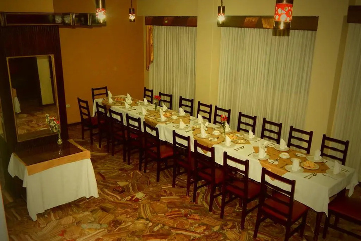 Dining 18 of 19