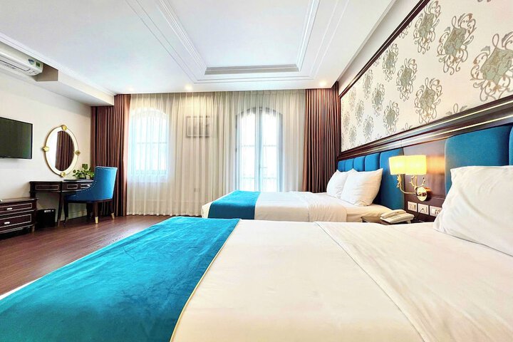 Room 12 of 18
