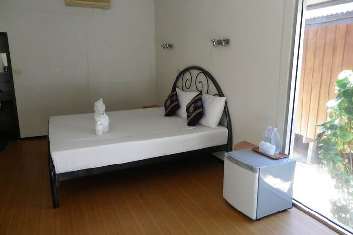 Room 4 of 83
