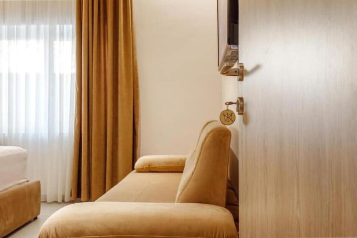 Room 13 of 43