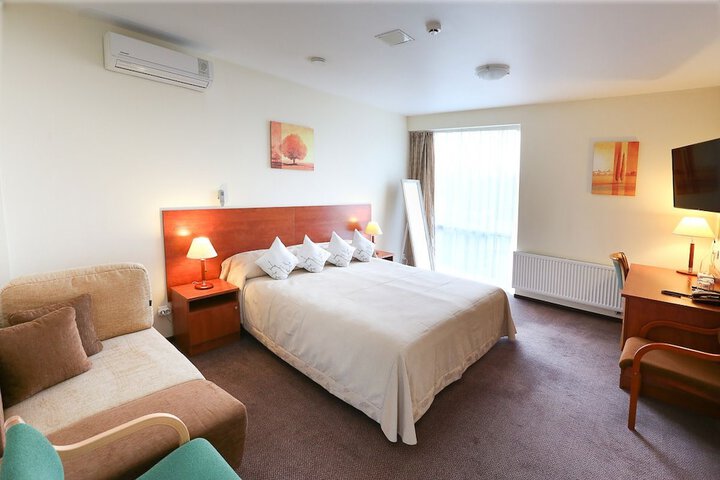 Room 9 of 38
