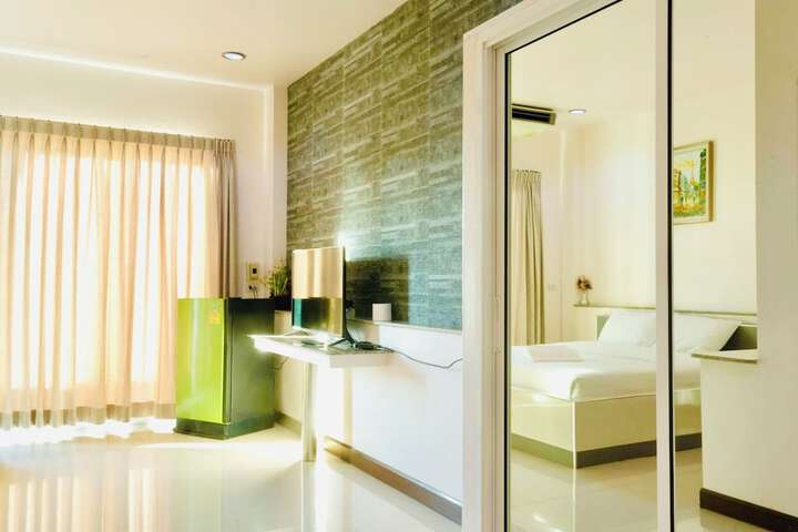 Room 6 of 68