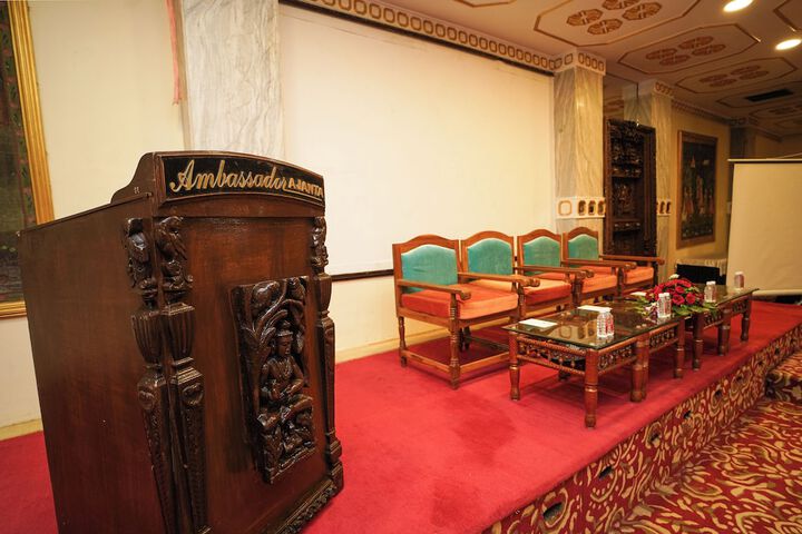 Ballroom/Hall 77 of 112