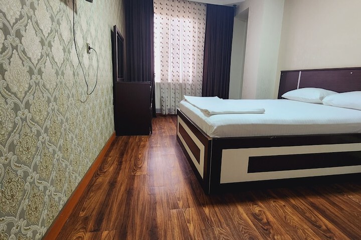 Room 7 of 8