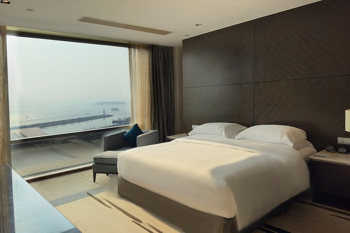 Room 28 of 136