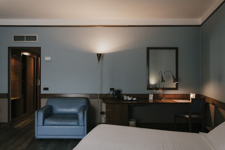 Room 9 of 38
