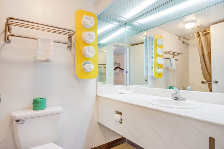 Bathroom sink