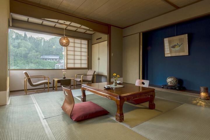 Room 8 of 50