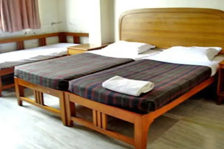 Room 5 of 8