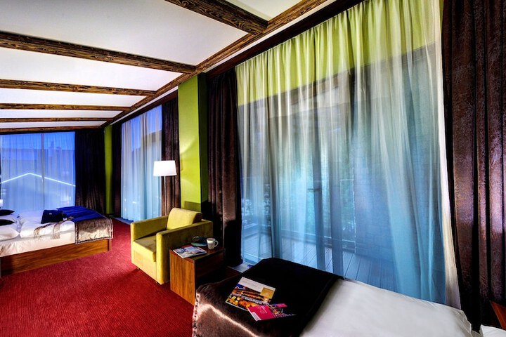 Room 7 of 83