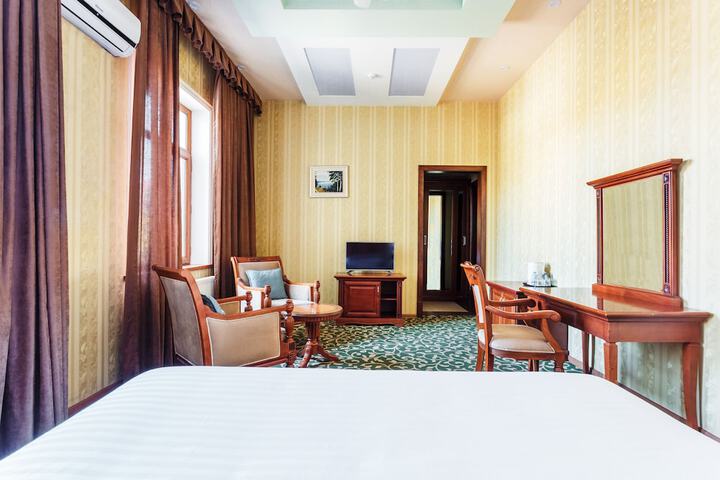 Room 8 of 32