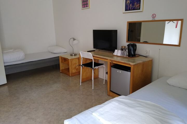 Room 4 of 24