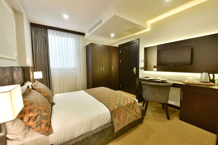 Room 36 of 102