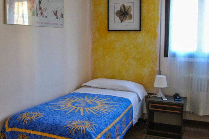 Room 4 of 53