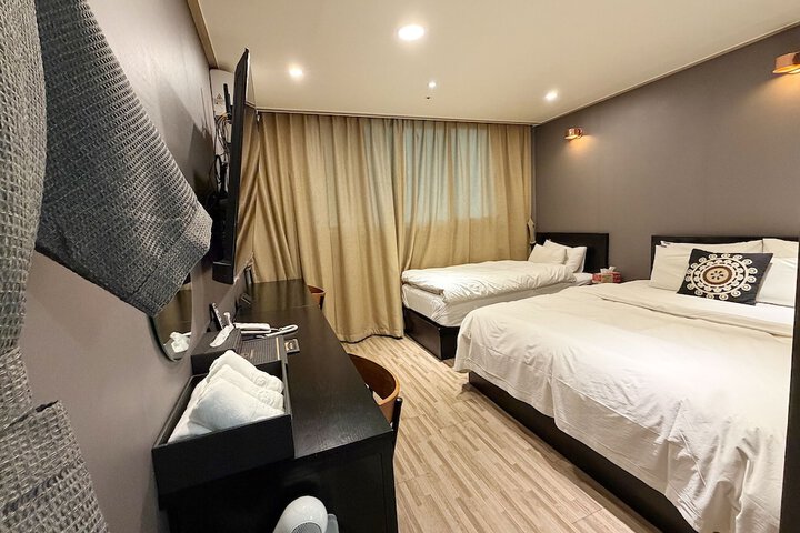 Room 37 of 73