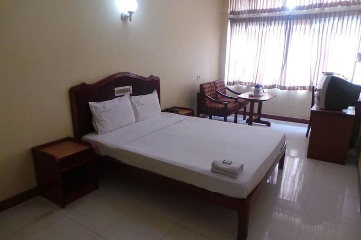 Room 5 of 27