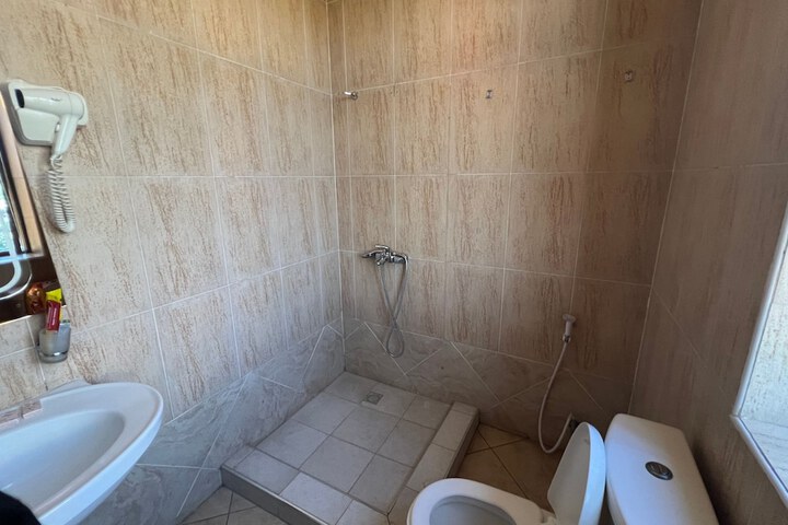 Room 17 of 37