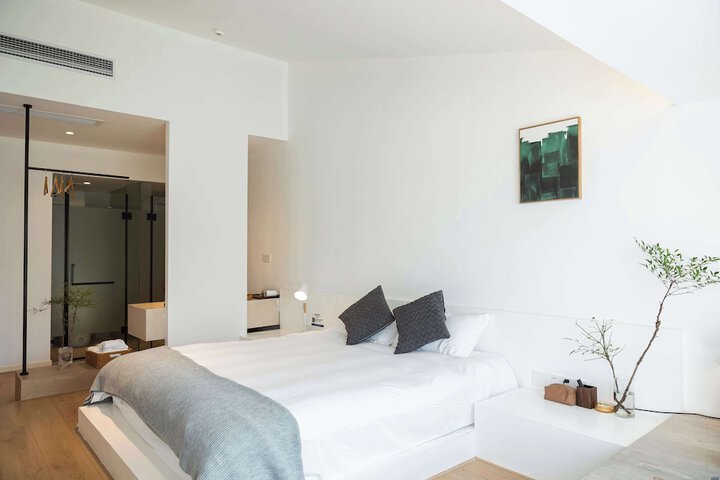 Room 42 of 125