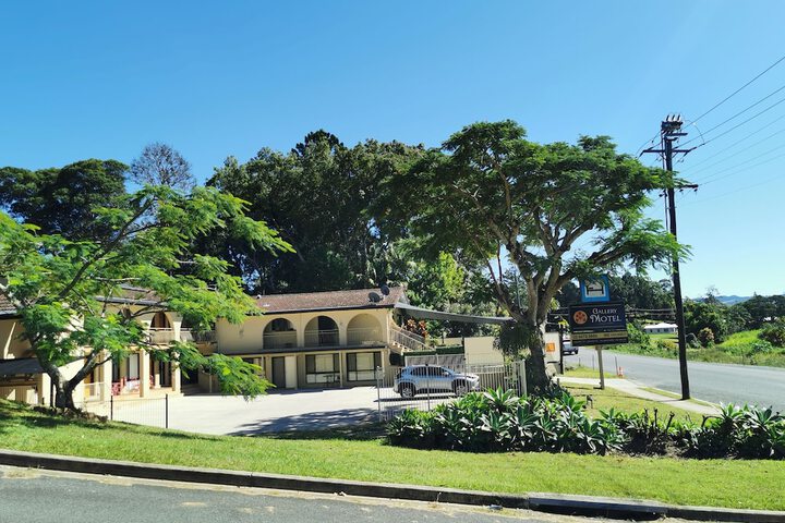 Golden Chain Poinciana Motel