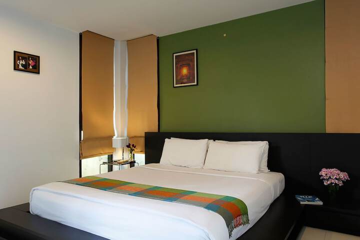 Room 3 of 28