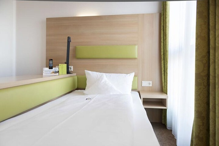 Room 15 of 39