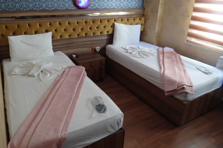 Room 13 of 36