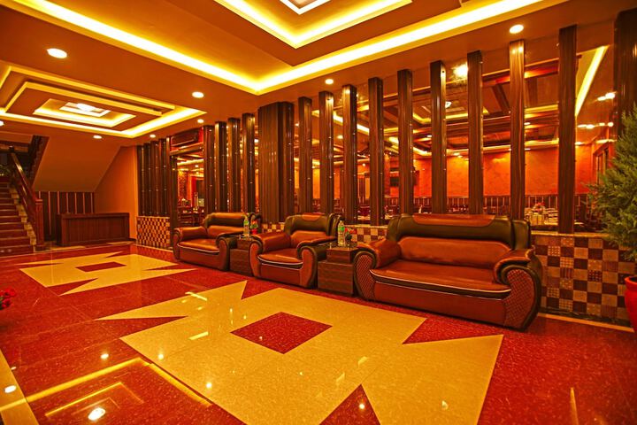 Lounge 60 of 82