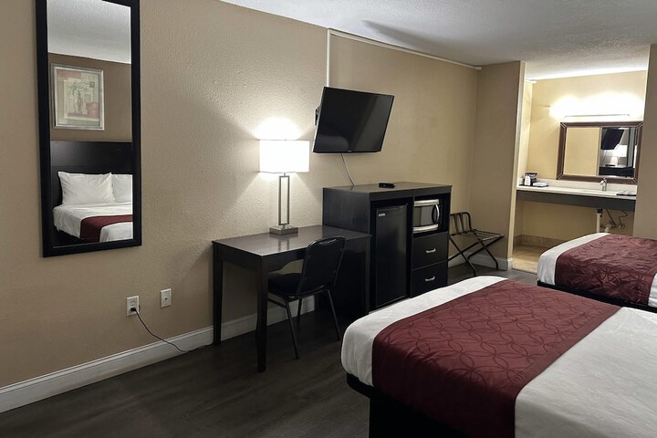 Room 10 of 40